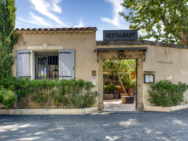 Le Mazet sous les platanes 