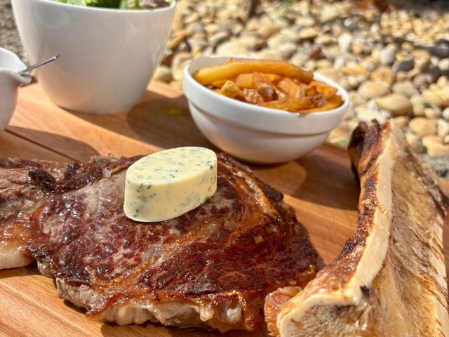 Le Mazet sous les platanes 